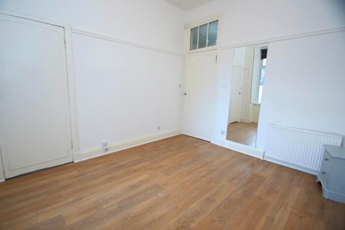 2 Bedroom Flat To Rent In Alexandra Park Street, Dennistoun, G31