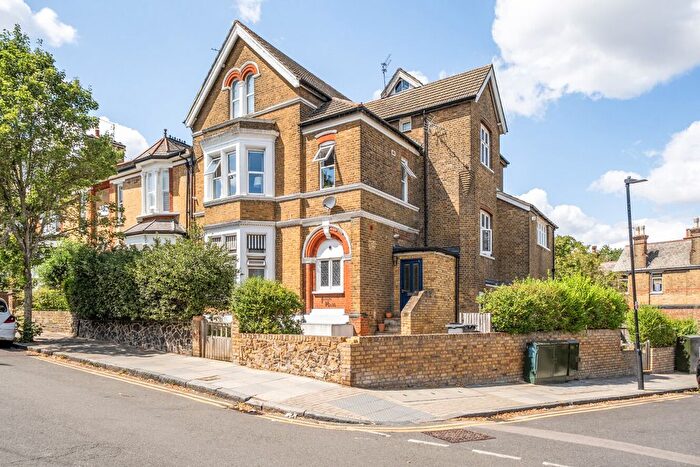 2 Bedroom Flat For Sale In Muswell Road, Muswell Hill, London, N10