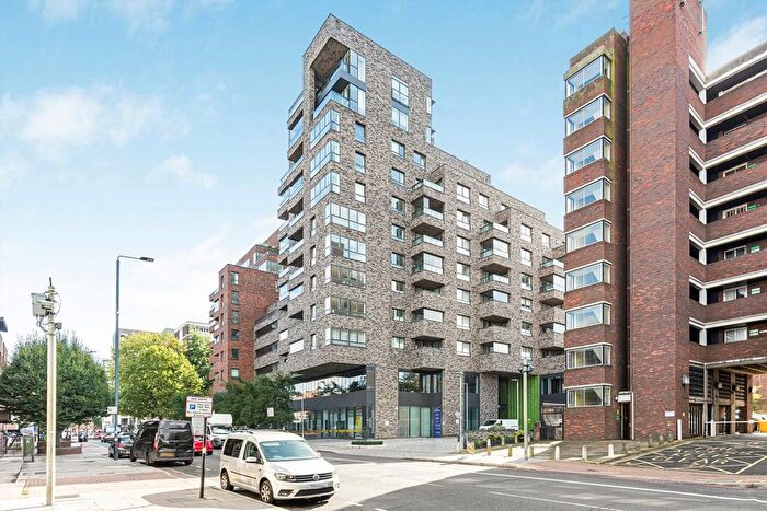 2 Bedroom Flat To Rent In Upper Richmond Road, Putney, SW15