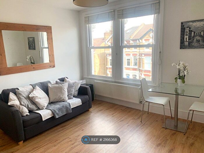 1 Bedroom Flat To Rent In Montrell Road, London, SW2