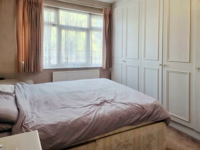 4 Bedroom House To Rent In Valley Drive, London, NW9