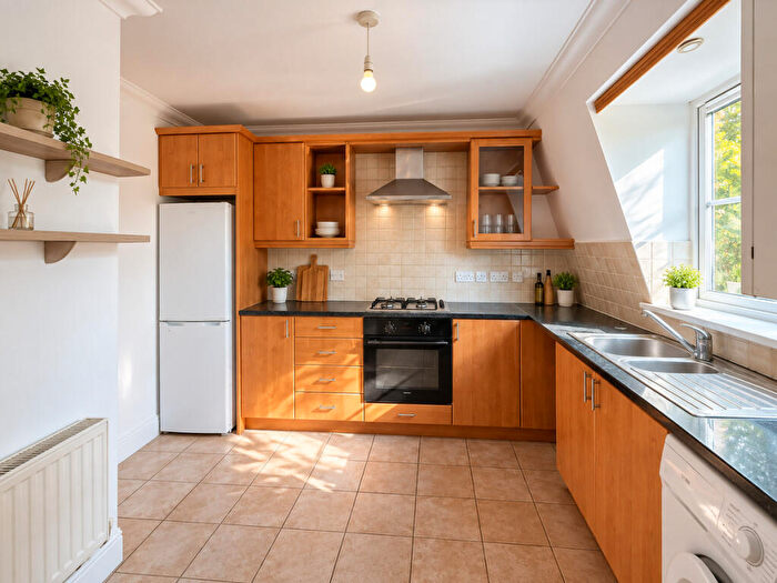 2 Bedroom Apartment To Rent In High Street, London, N14