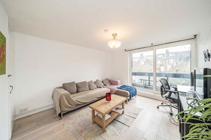 3 Bedroom Flat For Sale In Dyne Road, Brondesbury Park, NW6