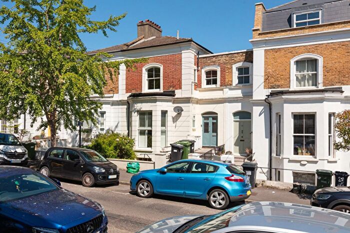 2 Bedroom Flat For Sale In Camden Hill Road, London, SE19