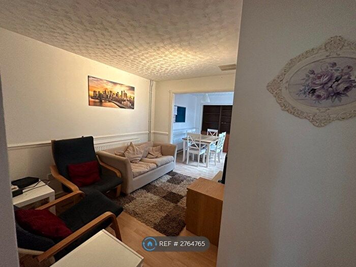 5 Bedroom Terraced House To Rent In Pine Way, Englefield Green, Egham, TW20