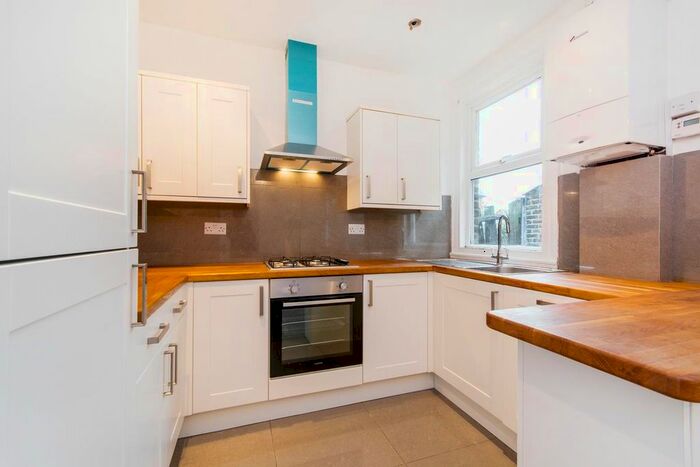 2 Bedroom Flat To Rent In Durban Road, West Norwood, SE27