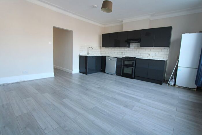 2 Bedroom Flat To Rent In Colliers Wood, SW19
