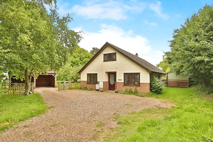 4 Bedroom Bungalow For Sale In Back Lane, Scoulton, Norwich, NR9