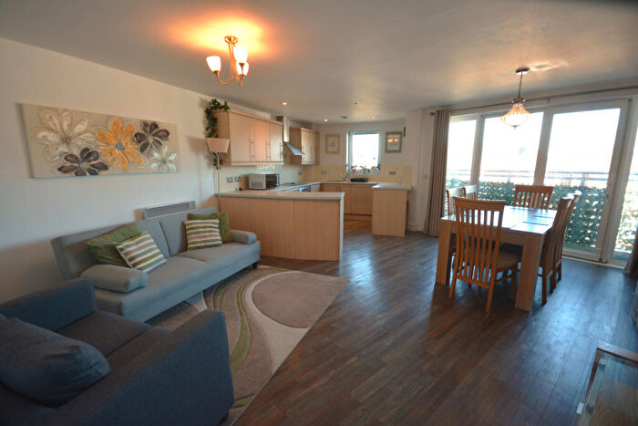 2 Bedroom Apartment To Rent In The Atrium, Bury Old Road, M45