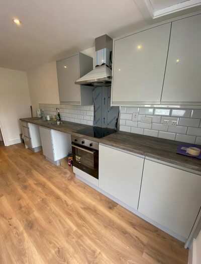 2 Bedroom Flat To Rent In Kent Street, Cardiff, CF11