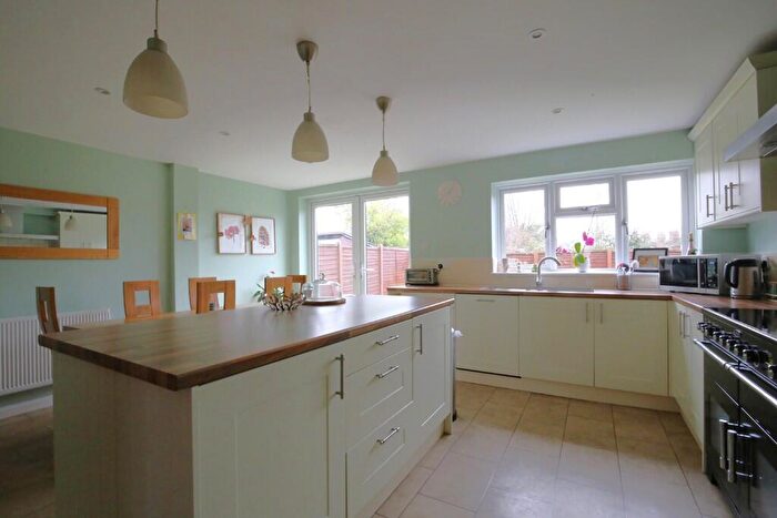 4 Bedroom Detached House For Sale In Carnation Close, Leighton Buzzard, Bedfordshire, LU7