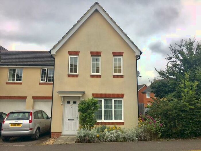 3 Bedroom End Of Terrace House To Rent In Jersey Drive, Winnersh, RG41