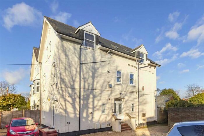 1 Bedroom Flat To Rent In Waldegrave Road, Teddington, TW11