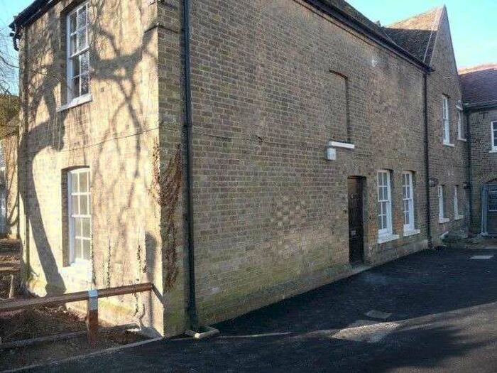 1 Bedroom Apartment To Rent In 5 The Shrubbery, PE19