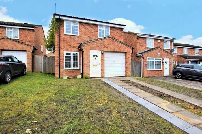 3 Bedroom Detached House To Rent In Appletree Way, Owlsmoor, Sandhurst, Berkshire, GU47