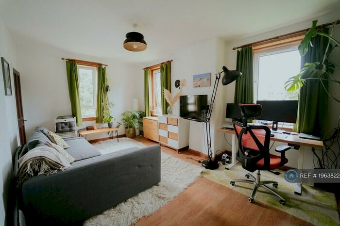 2 Bedroom Flat To Rent In Loganlea Avenue, Edinburgh, EH7