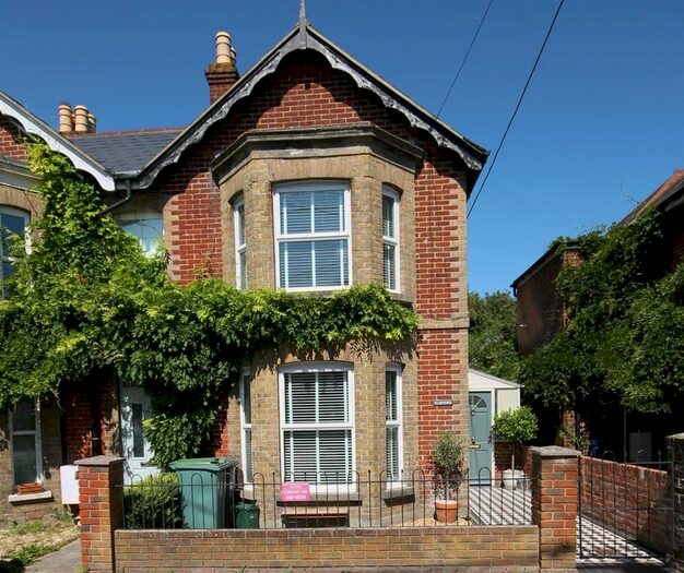 3 Bedroom Semi-Detached House To Rent In Dennett Road, Bembridge, PO35