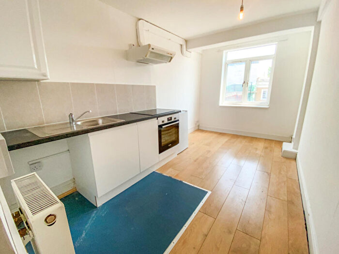 Studio To Rent In Kember Street, Islington, N1