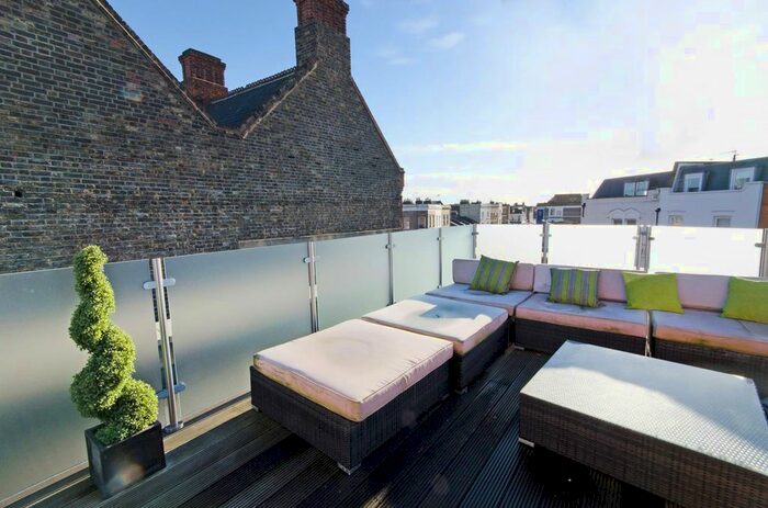 2 Bedroom Flat To Rent In Lillie Road, Fulham, London, SW6