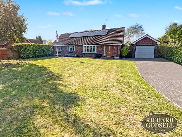 3 Bedroom Detached Bungalow For Sale In Hobourne Park, Highcliffe, BH23