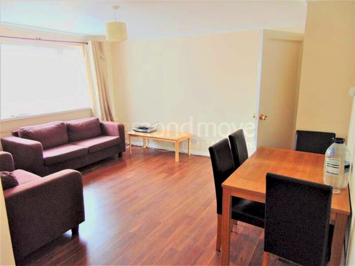 2 Bedroom Flat To Rent In Jersey Road, Hounslow, TW3