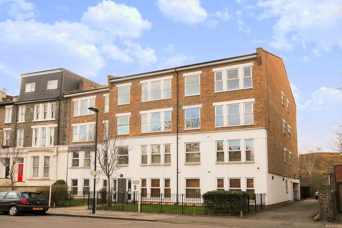 2 Bedroom Flat To Rent In Barrington Court, Stockwell, London, SW4