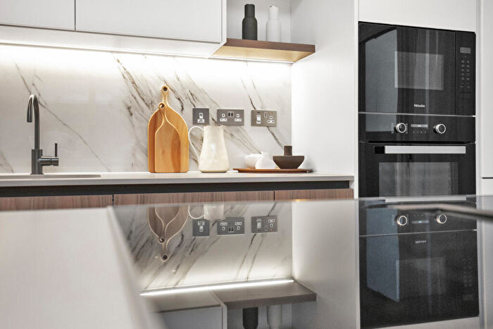 3 Bedroom Penthouse For Sale In West Hampstead Central, London, NW6