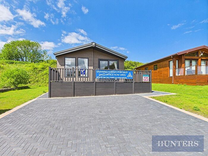 2 Bedroom Mobile/park Home For Sale In Saxon Park, Crossgates, YO12