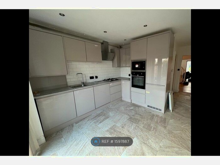 2 Bedroom Terraced House To Rent In Brook Street, Erith, DA8