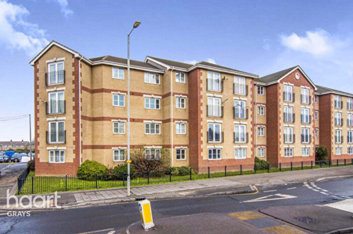 2 Bedroom Flat For Sale In Dunlop Road, Tilbury, RM18
