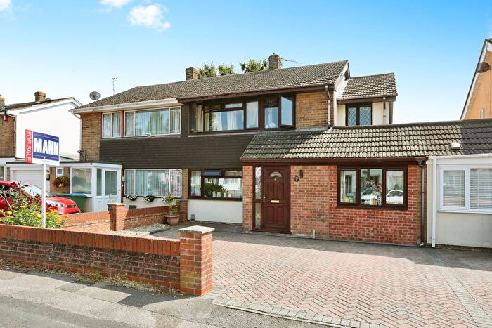 5 Bedroom Semi-Detached House For Sale In Beverley Close, Park Gate, Southampton, Hampshire, SO31