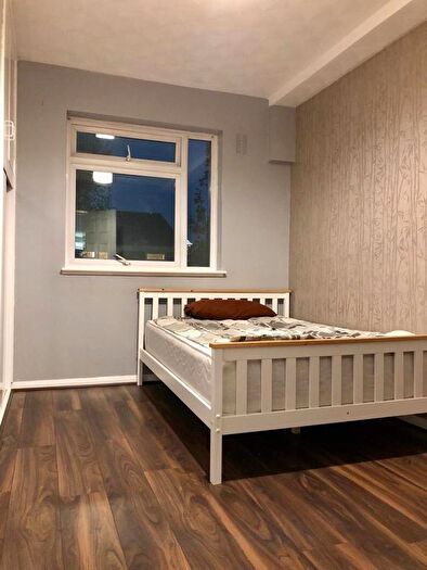 3 Bedroom Flat To Rent In Ambrose Walk, London, E3