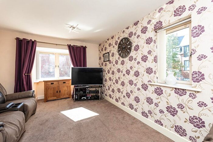 4 Bedroom End Terrace House For Sale In Beeston Way, Allerton Bywater, Castleford, WF10