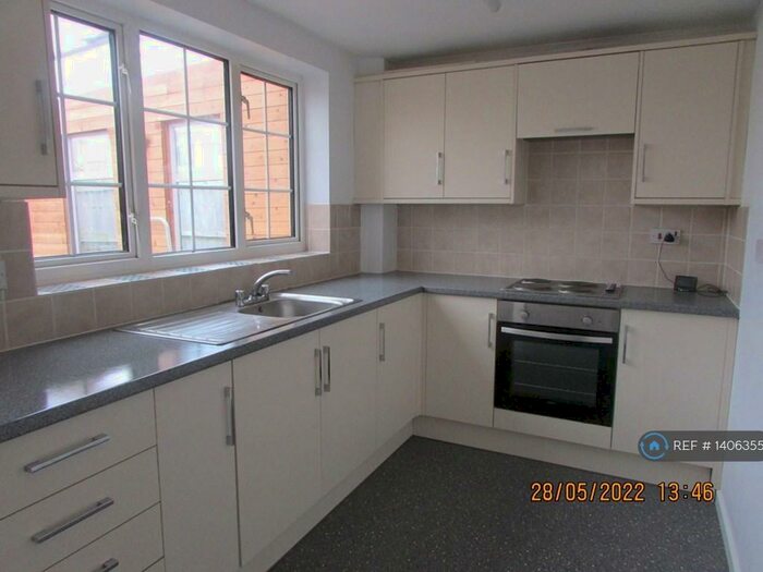 2 Bedroom Terraced House To Rent In Canberra Close, Lincoln, LN4