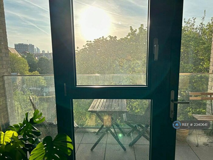 2 Bedroom Flat To Rent In Constance Green Court, London, E2