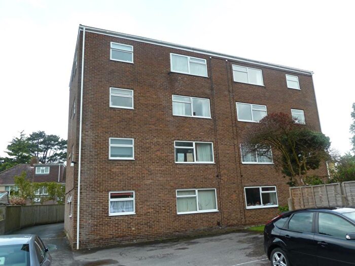 2 Bedroom Flat To Rent In Grosvenor Court Mill Road, Salisbury, Wiltshire, SP2