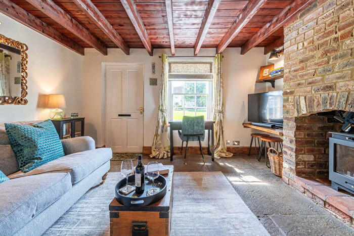 2 Bedroom Cottage For Sale In Waddingham, Gainsborough, DN21
