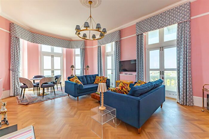 2 Bedroom Flat For Sale In Robertson Terrace, Hastings, TN34