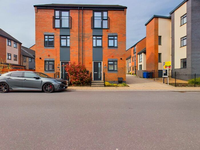 4 Bedroom Semi-Detached House To Rent In Ambassador Road, Hanley, Stoke-on-Trent, ST1