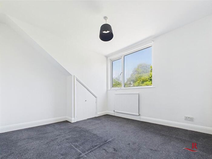 2 Bedroom Flat To Rent In Connaught Road, London, NW10