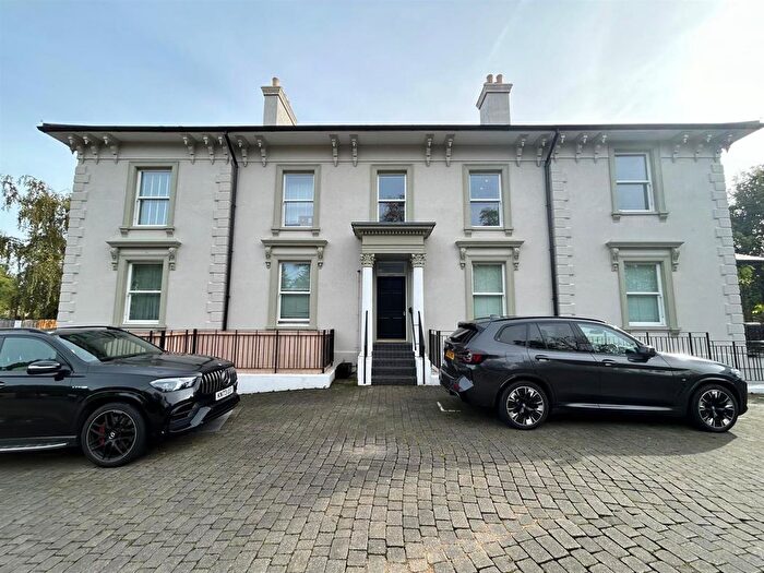 2 Bedroom Flat To Rent In Green Lanes, London, N21