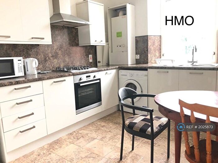 4 Bedroom Flat To Rent In Great Western Road, Glasgow, G4
