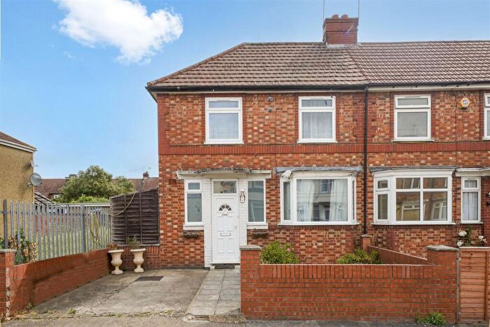 3 Bedroom End Of Terrace House To Rent In Norwood Avenue, Wembley, HA0