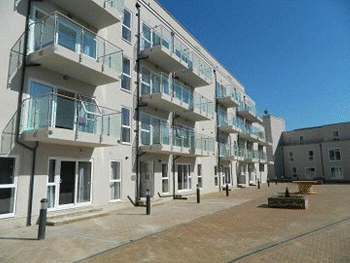 2 Bedroom Flat To Rent In Windsor Close, Northwood, HA6