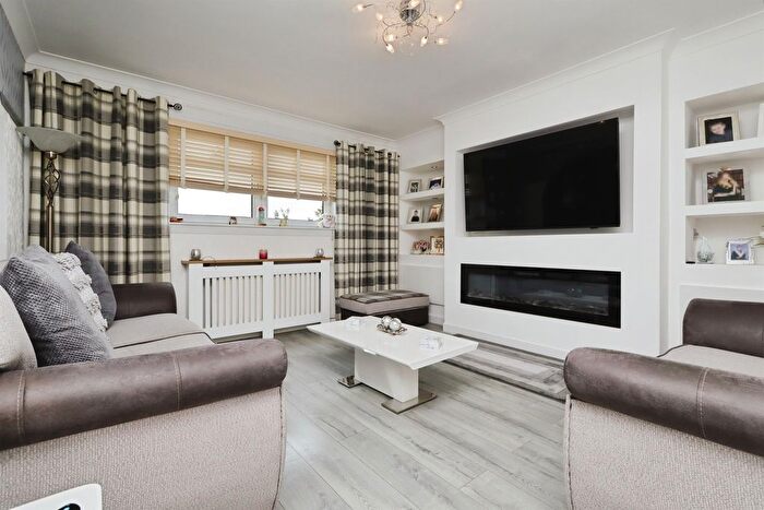 3 Bedroom Flat For Sale In Ferness Oval, Glasgow, G21