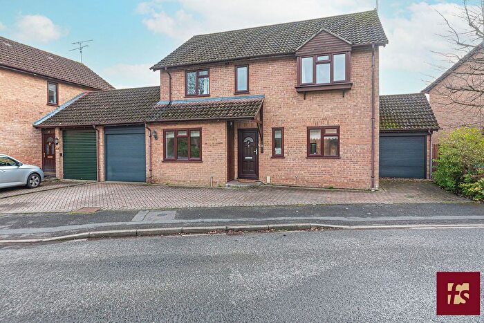 4 Bedroom Detached House For Sale In Chaucer Road, Crowthorne, Berkshire, RG45