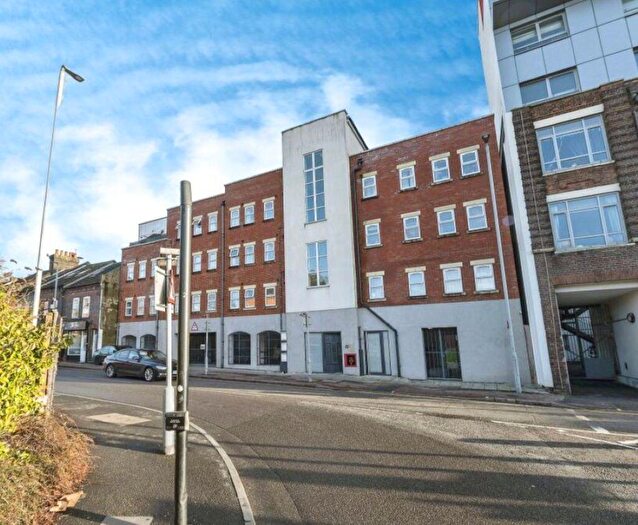 2 Bedroom Flat For Sale In Old Bedford Road, Luton, LU2