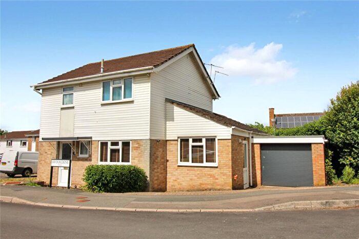 3 Bedroom Detached House For Sale In Brookdene, Swindon, Wiltshire, SN25