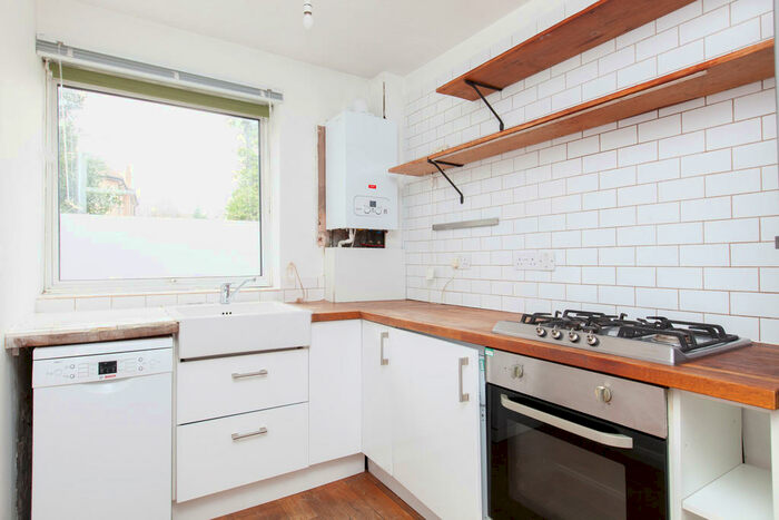2 Bedroom Apartment To Rent In Arbor Court, London, N16