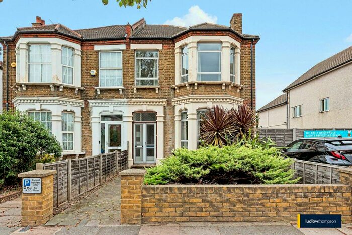 4 Bedroom Semi-Detached House To Rent In Southwood Road, London, SE9
